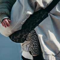 Kindertrage Leopard grau